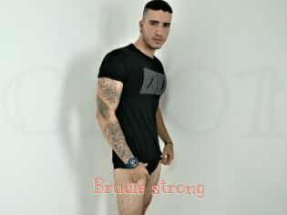 Brucie_strong