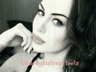 Under_mistress_feets